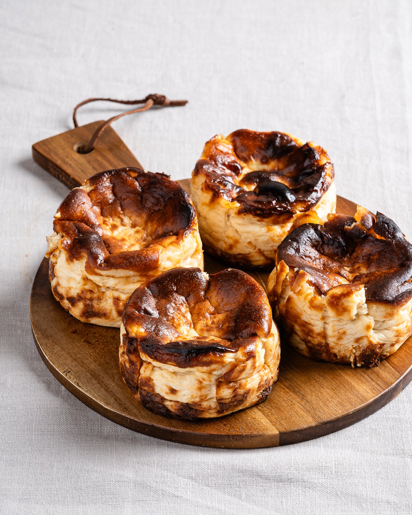 Burnt cheesecake muffins